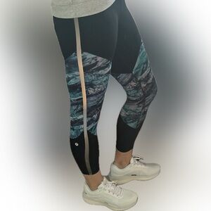 Lululemon Black and Teal Patterned Leggings size 8